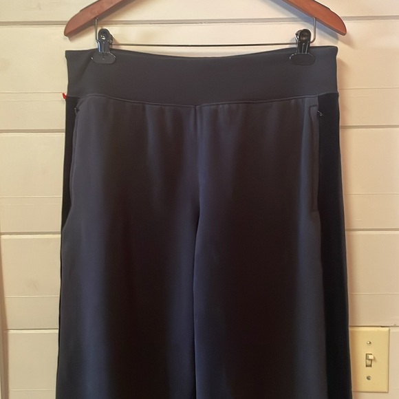 Athleta Retroplush Velvet Stripe
Straight Leg Pant Size
L. - Picture 3 of 11